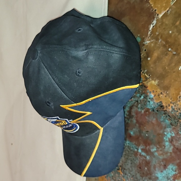 2002. Brickyard 400. Limited Edition 833 of  2002. Velcro-strap. Embroidered. - Picture 3 of 9